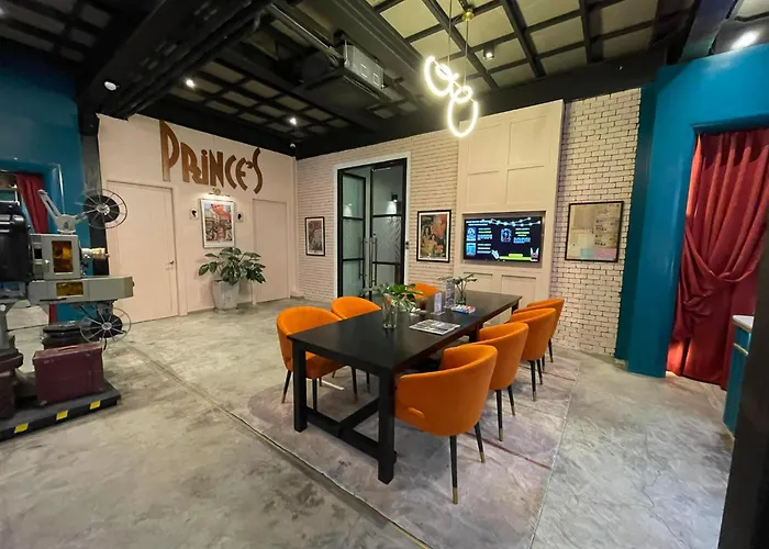 Prince Theatre Heritage Stay - SilomHostel